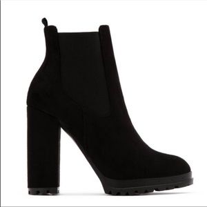 Miss Lola Black Booties